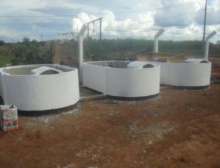 Casinha de sal e bebedouro de concreto em Juruena MT